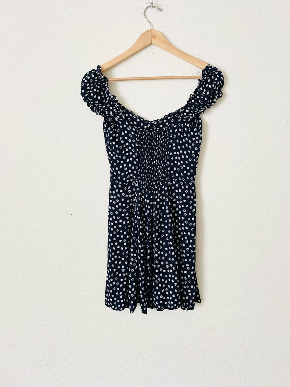 Reformation SIZE 4 Pacey navy white daisy print sweetheart neck mini dress - Picture 6 of 9